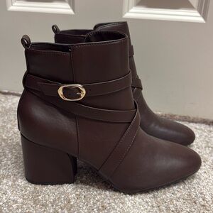 Women’s ankle boot Kelli and Katie Brown size 9